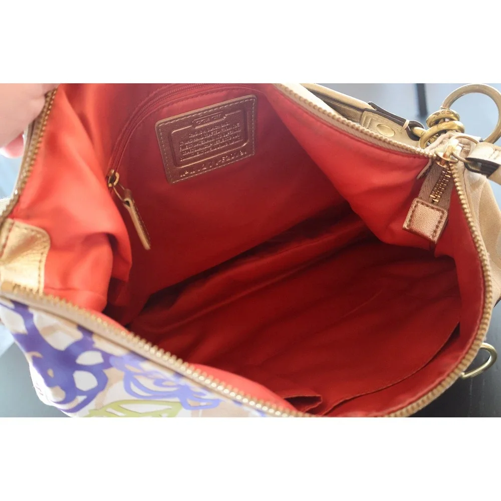 Coach Poppy F20791 Daisy Floral Applique Signature Hobo Crossbody